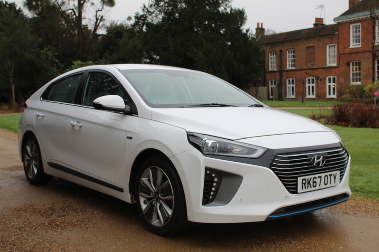 Hyundai Ioniq 1.6 GDi Premium SE<br />2017 White Hatchback £11,495